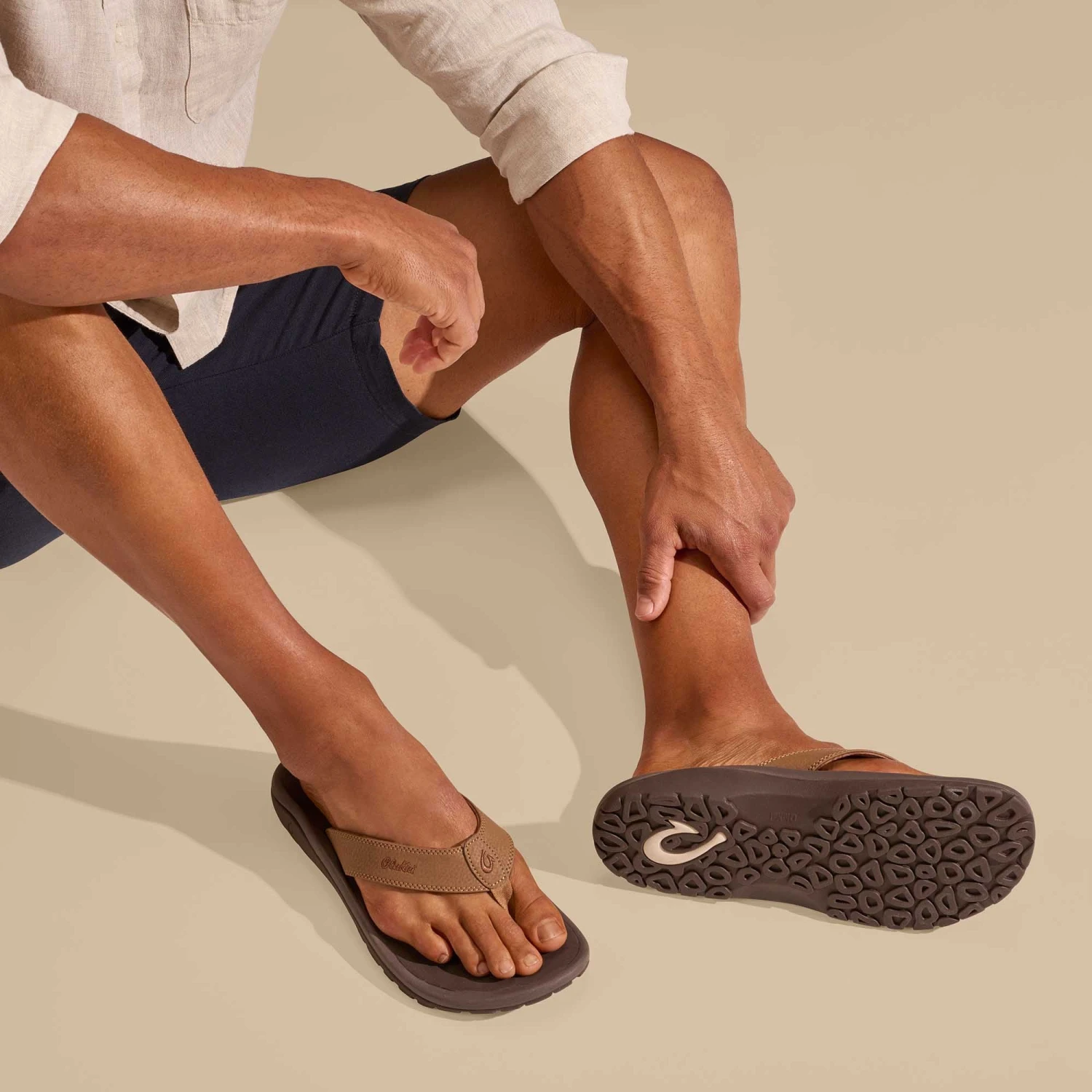 OluKai 'Ohana – Tan / Dark Java - Image 4