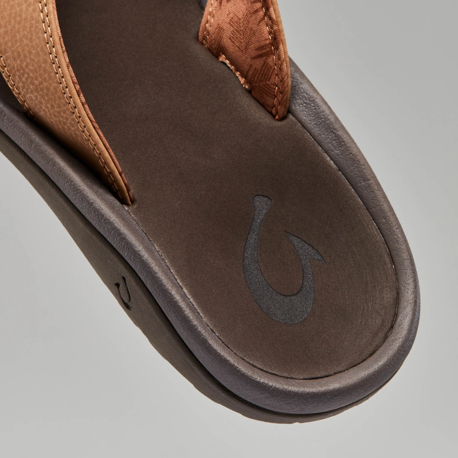 OluKai 'Ohana – Tan / Dark Java - Image 5