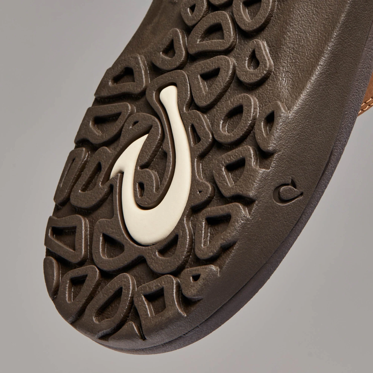 OluKai 'Ohana – Tan / Dark Java - Image 8