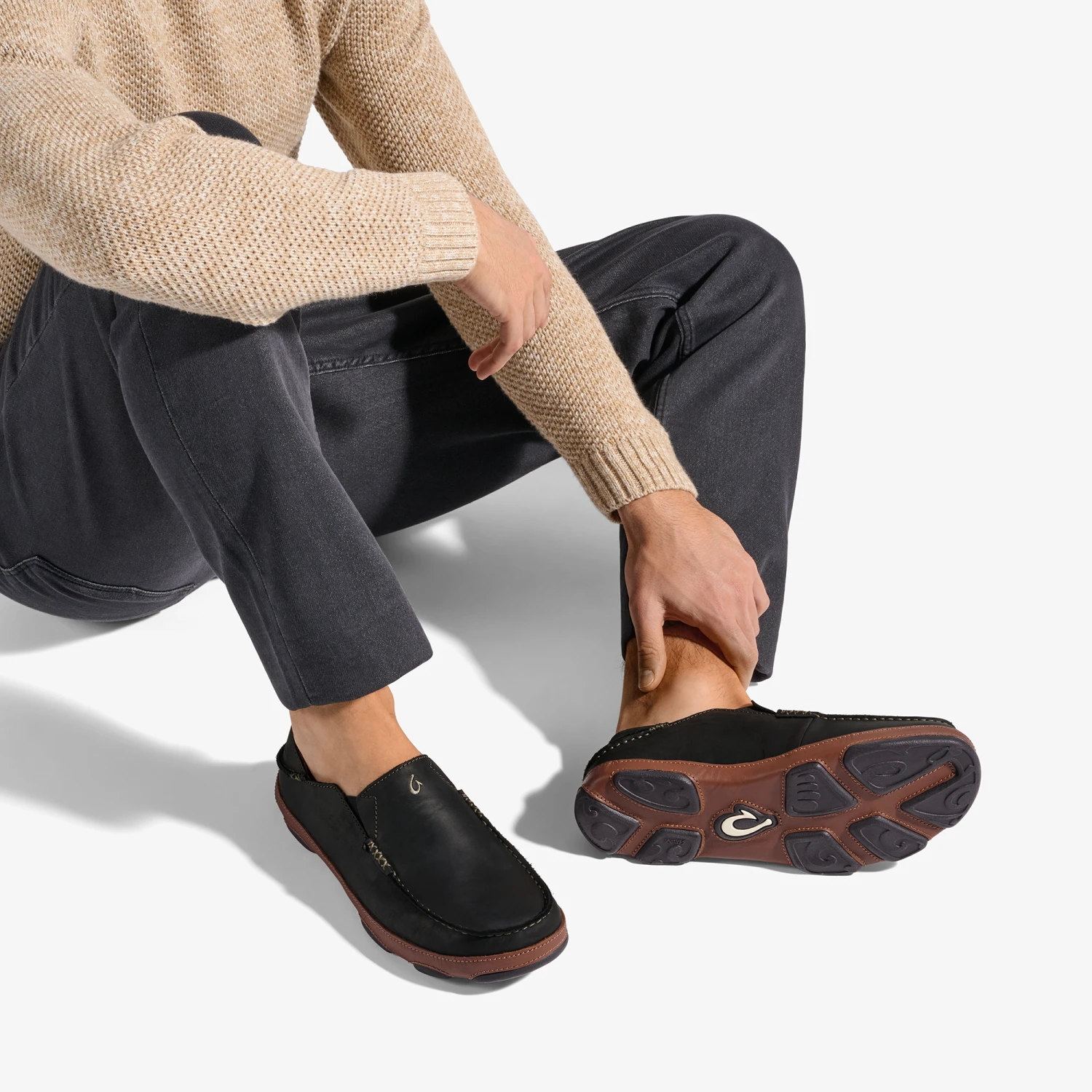 OluKai Moloā – Black / Toffee - Image 6
