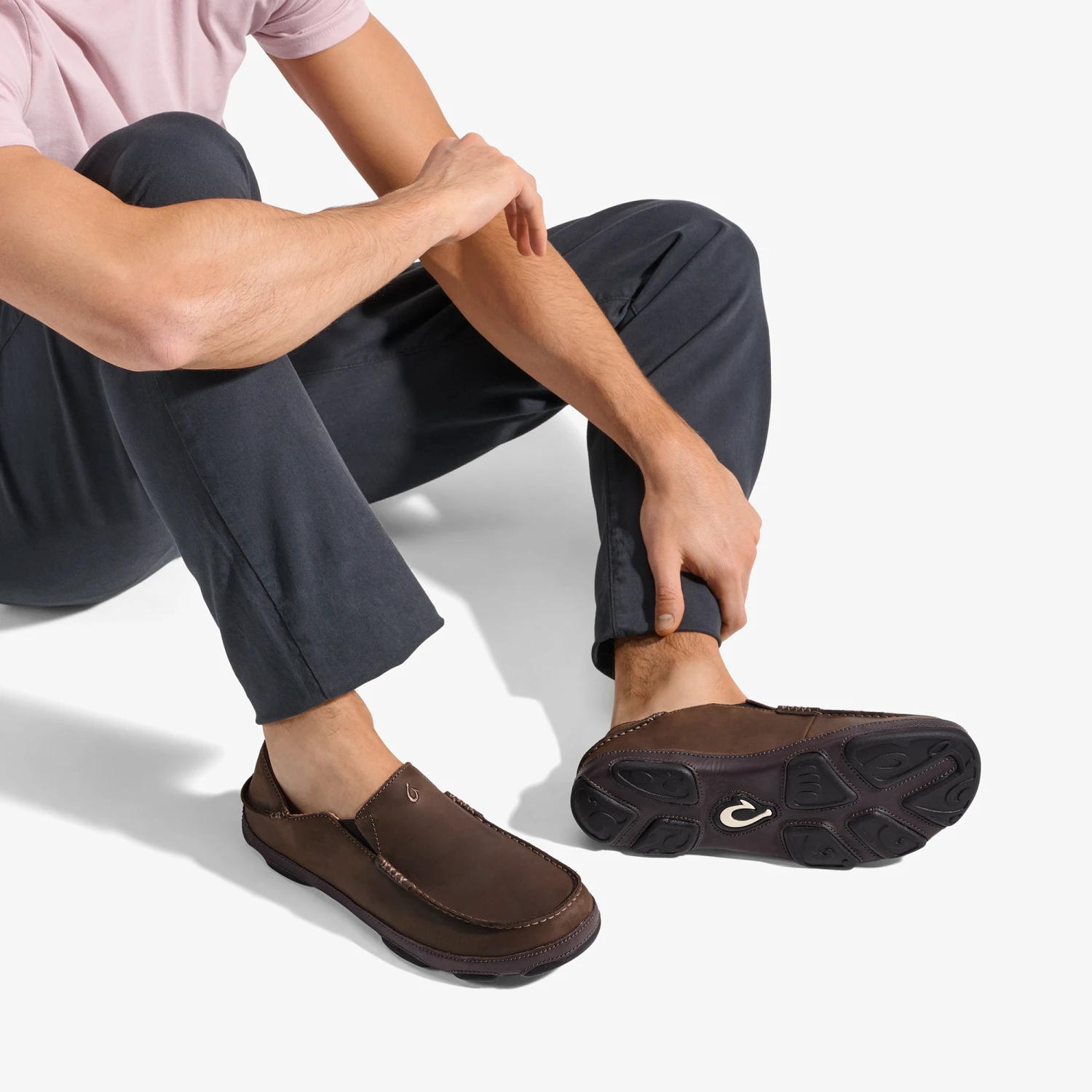 OluKai Moloā – Dark Wood / Dark Java - Image 6