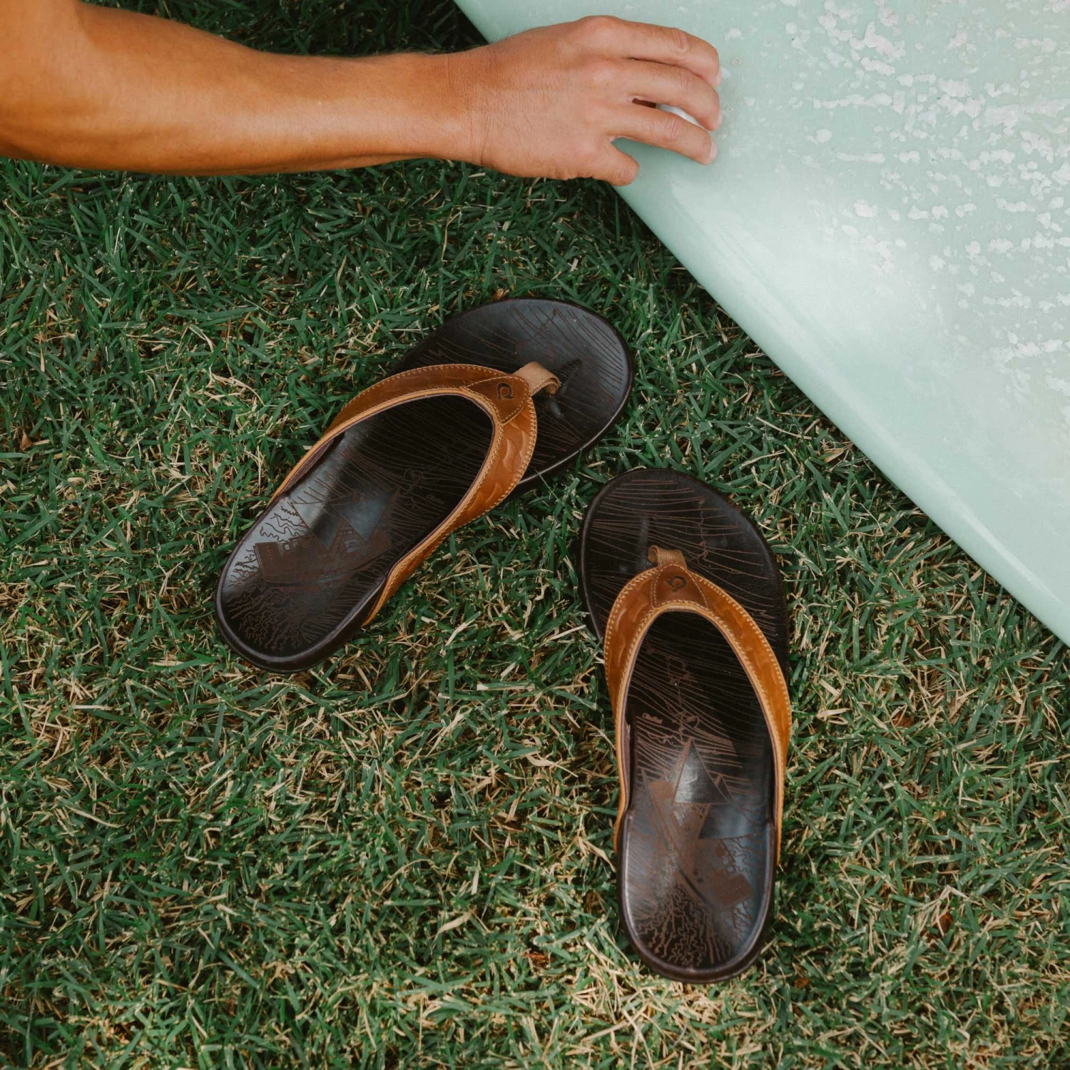 OluKai Hikianalia – Tan / Dark Java - Image 6