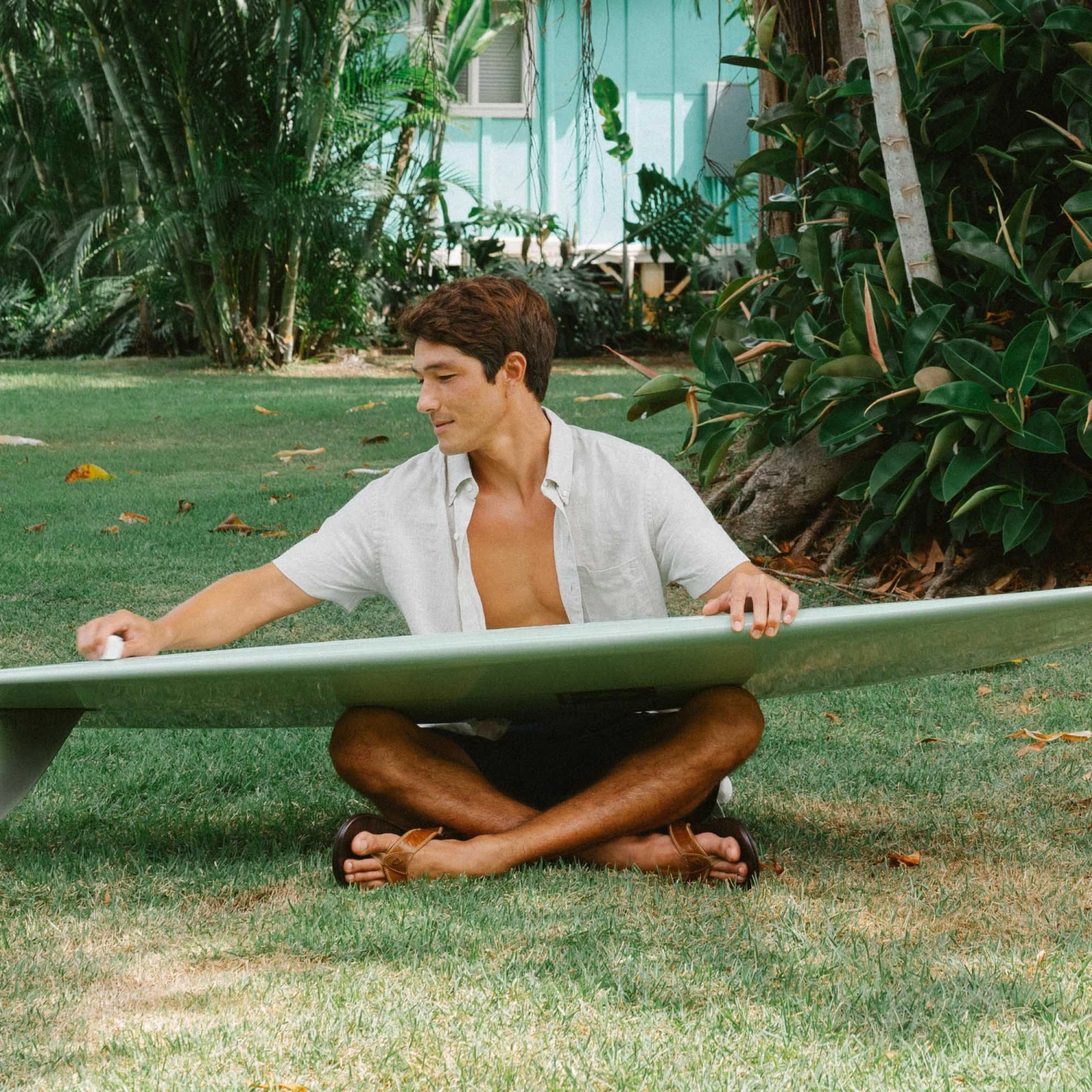 OluKai Hikianalia – Tan / Dark Java - Image 7