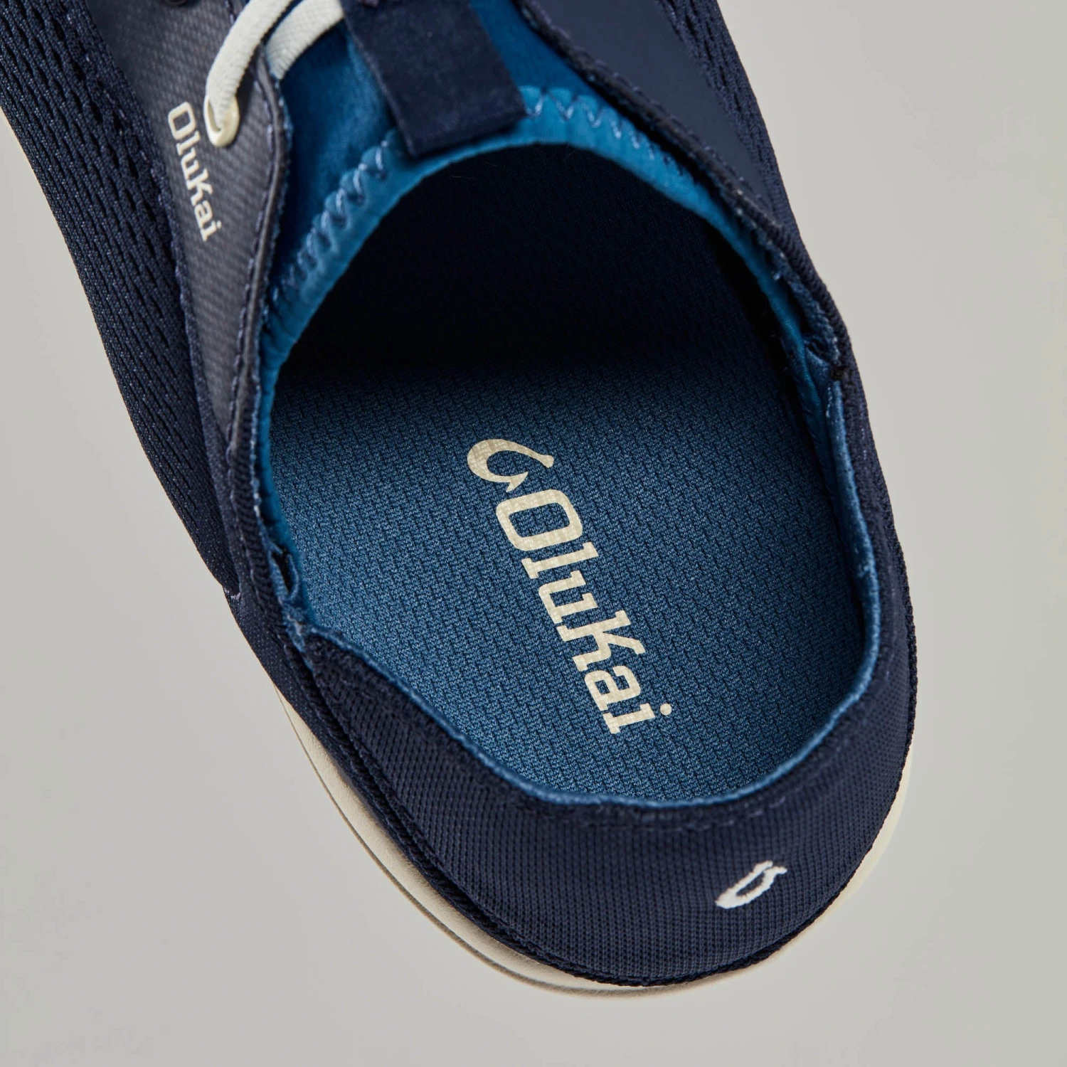OluKai Moku Pae – Trench Blue / Off White - Image 6