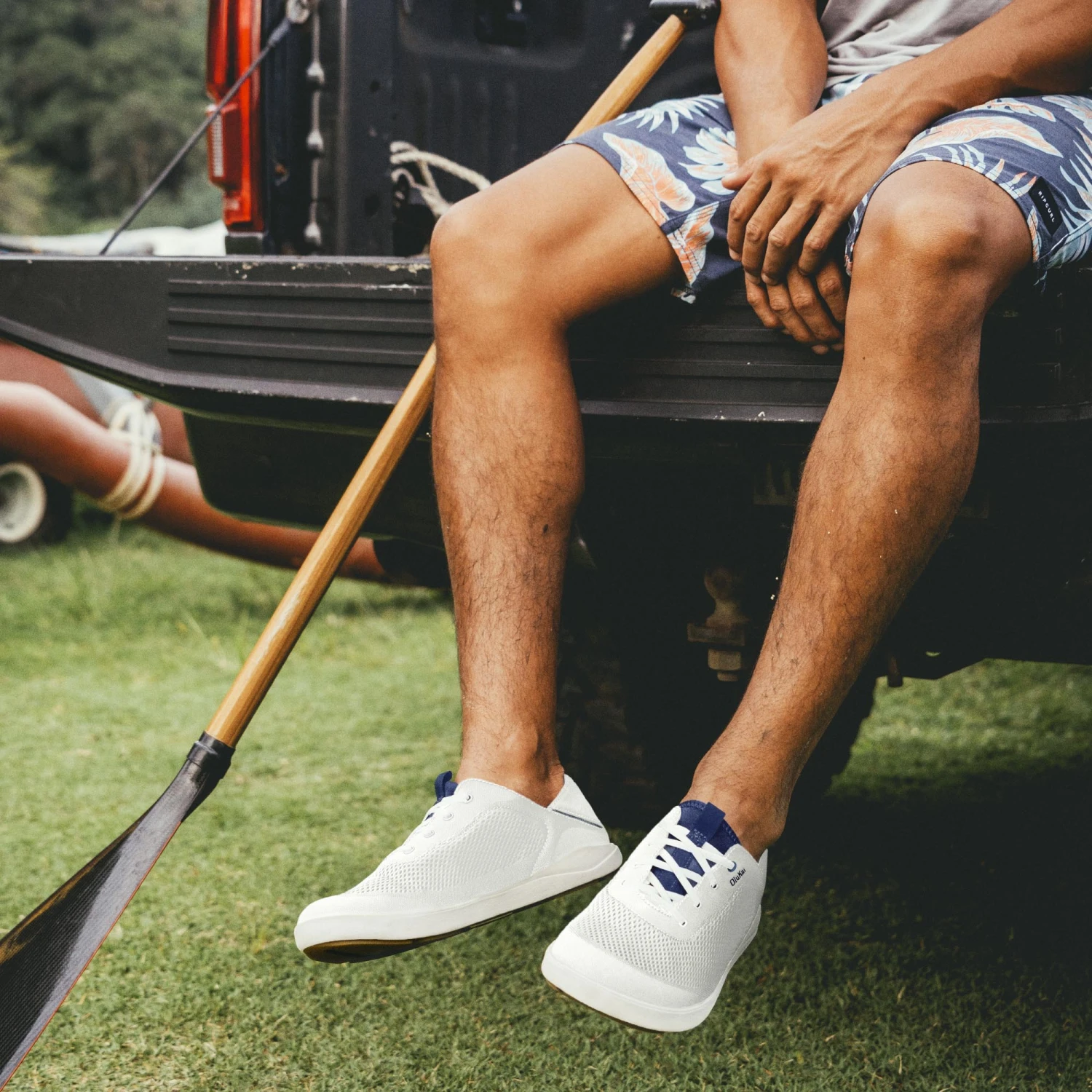 OluKai Moku Pae – Bright White / Pacifica - Image 2