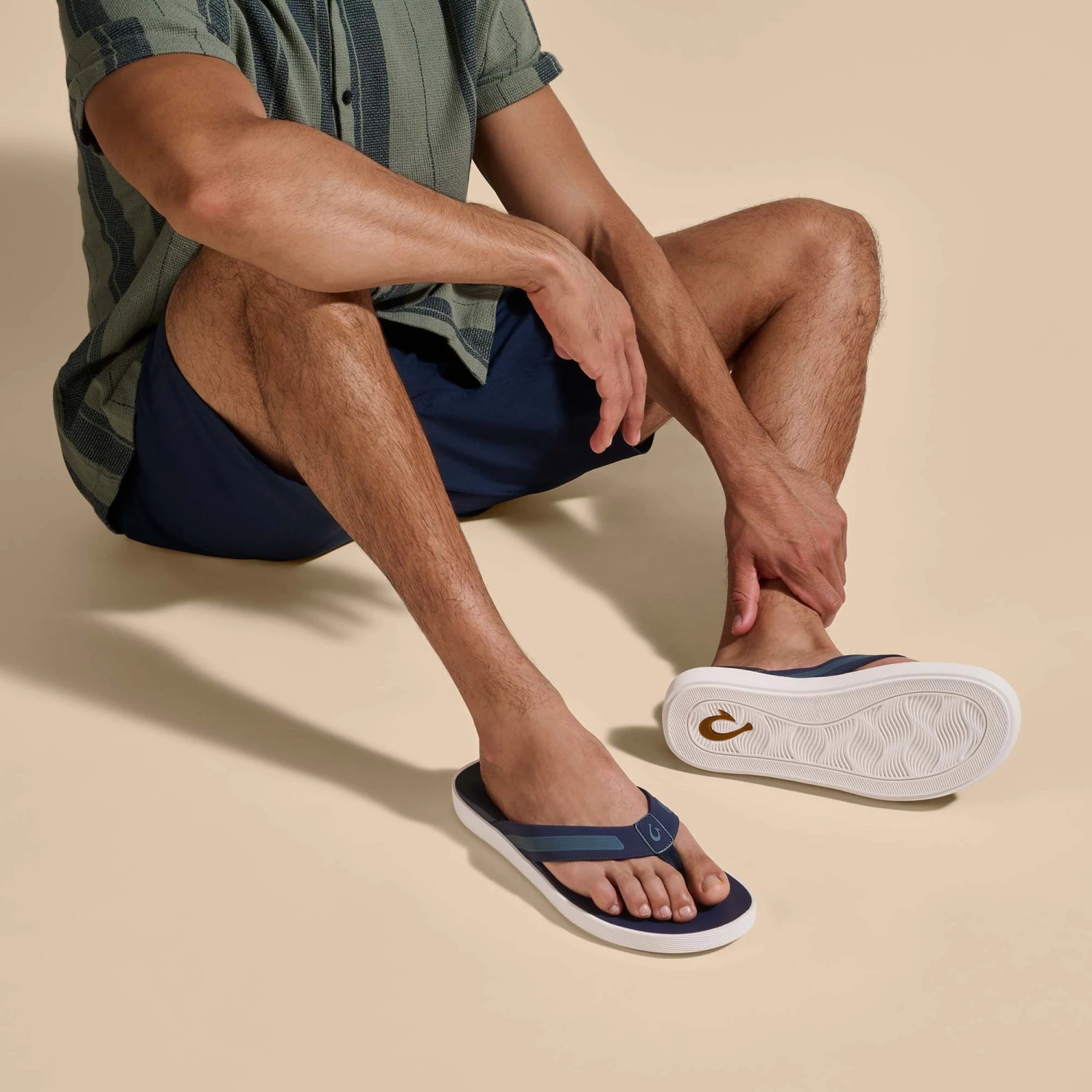 OluKai Leeward – Navy - Image 5