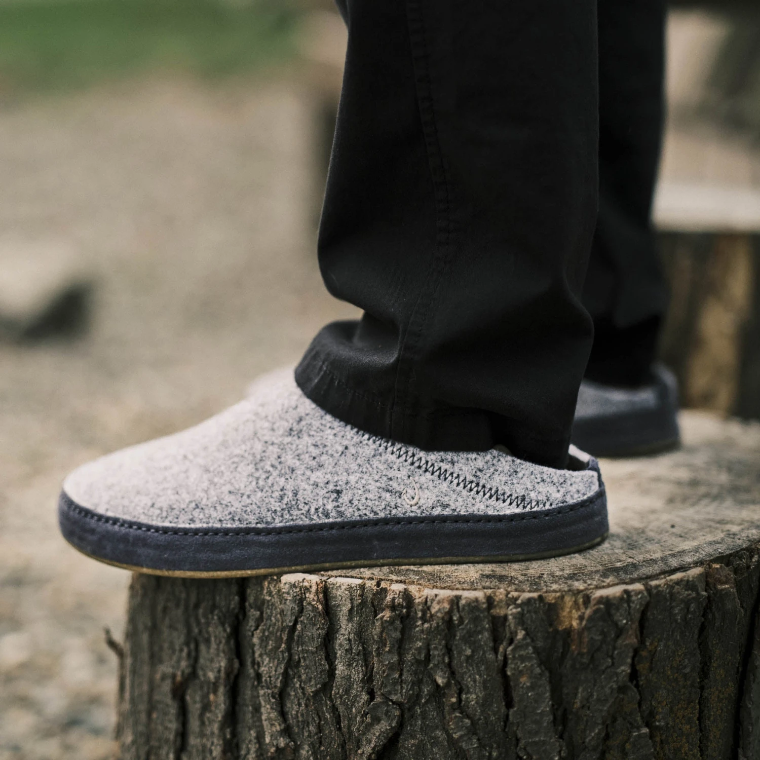 OluKai Hāmani Hulu – Graphite / Trench Blue - Image 2
