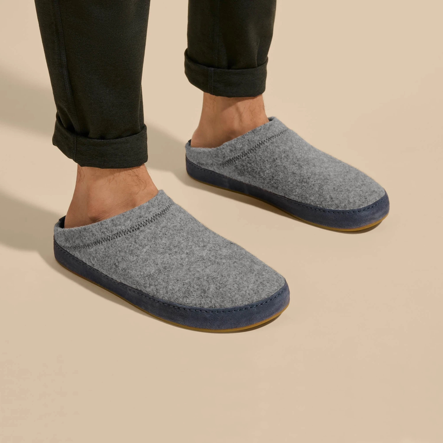 OluKai Hāmani Hulu – Graphite / Trench Blue - Image 4