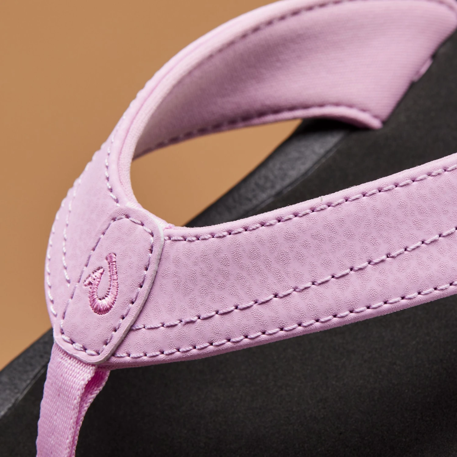 OluKai 'Ohana – Paradise Pink / Lava Rock - Image 3