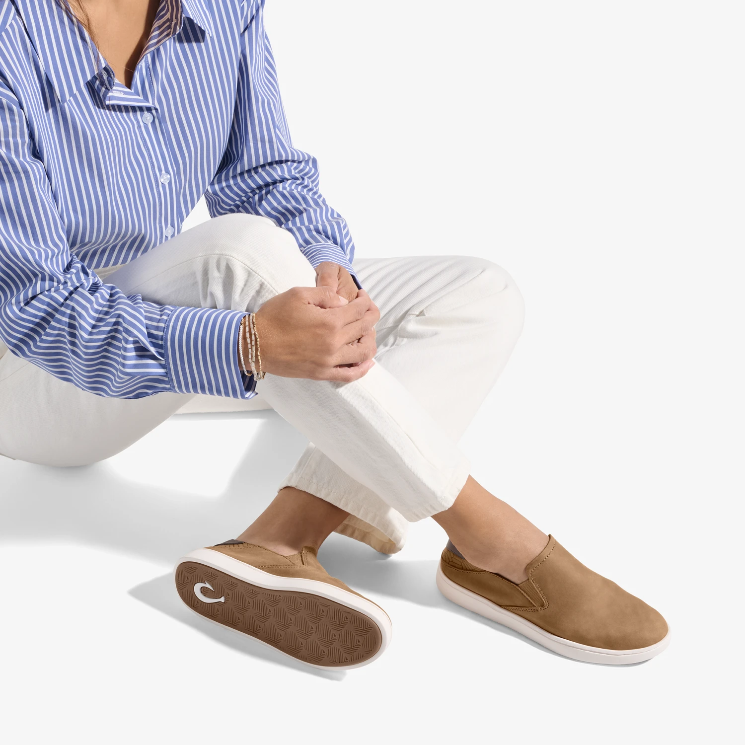 OluKai Pehuea Leather-Sahara / Toffee - Image 7