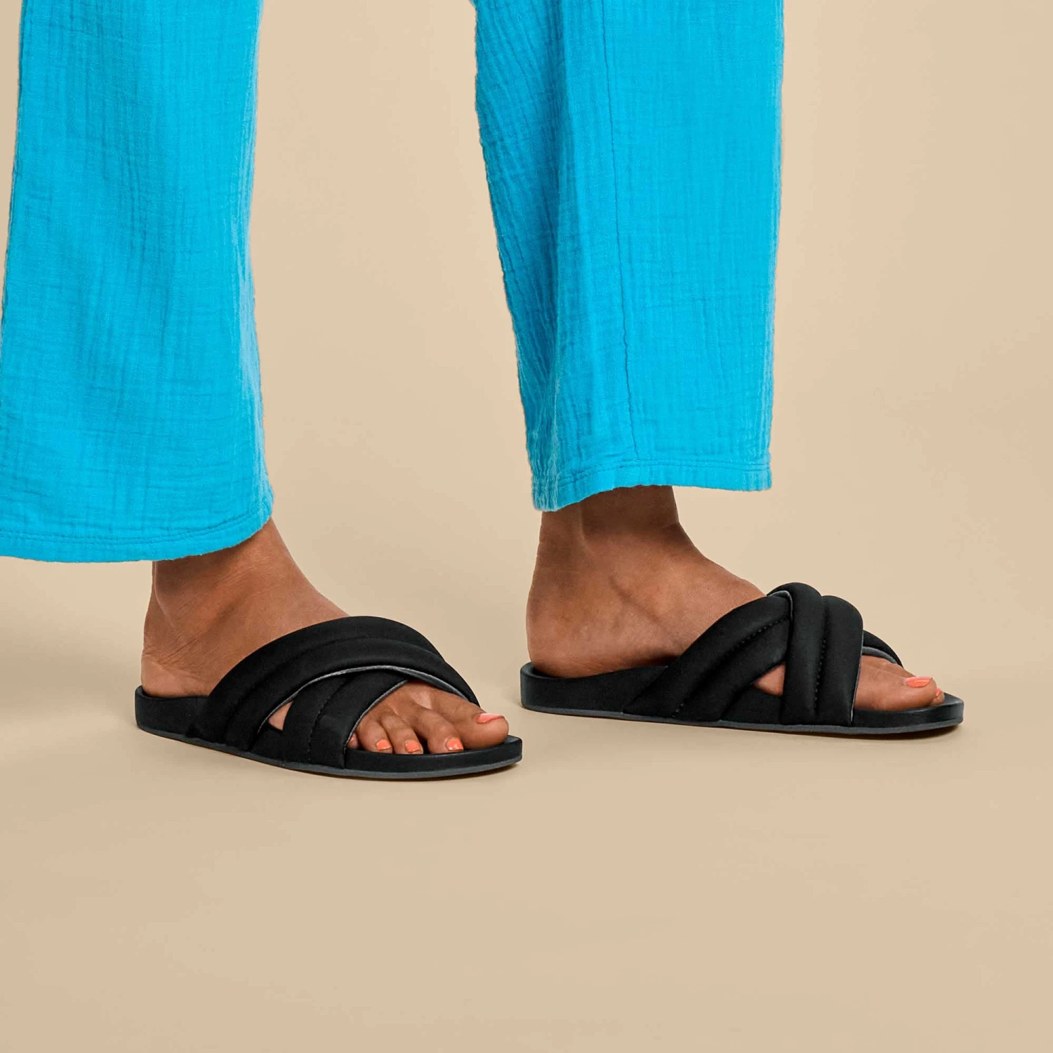OluKai Hila – Black - Image 2