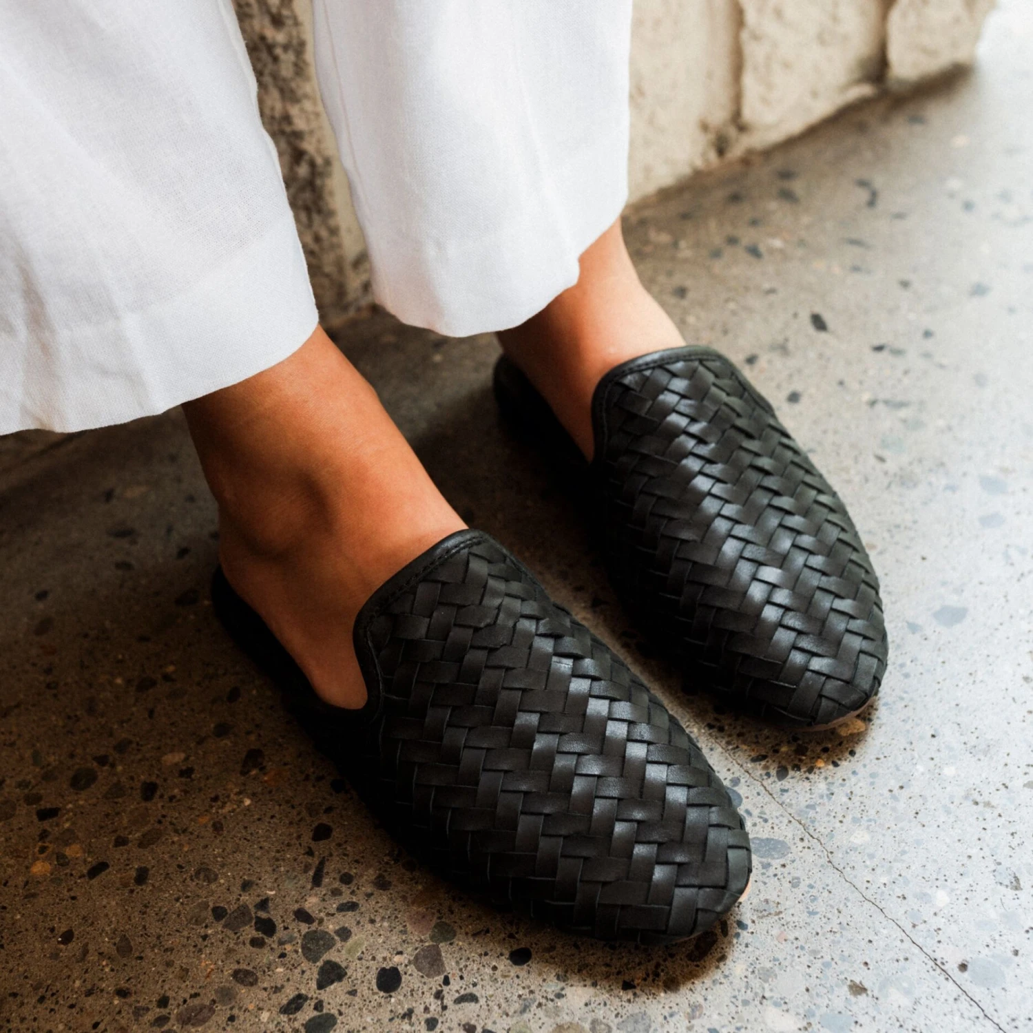 OluKai Mi'i-Onyx / Onyx - Image 2