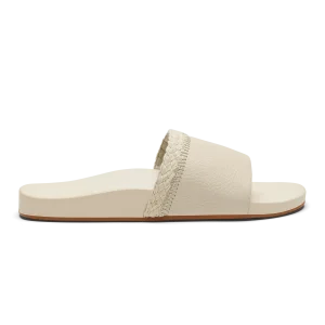 OluKai Pākea – White Sand
